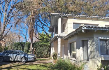 Casa en Barrio Privado GER